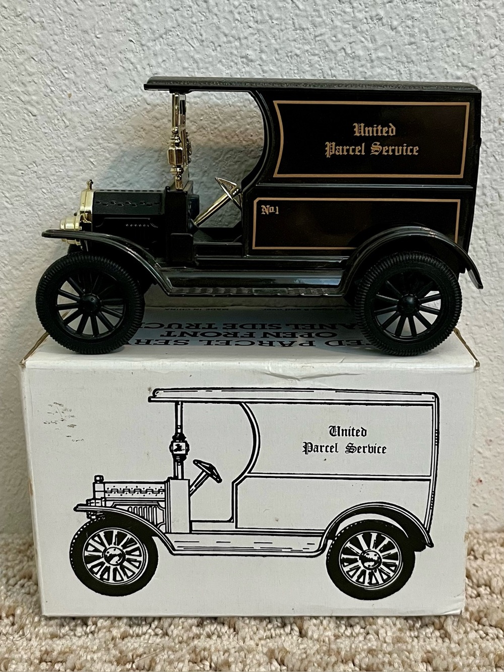 UPS 1913 Classic Car / Truck Ford United Parcel Service 1:25 Diecast Brown